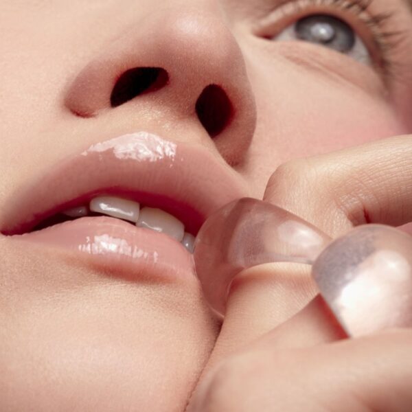 Neve Cosmetics Jellycream Lesk na rty Milk 3